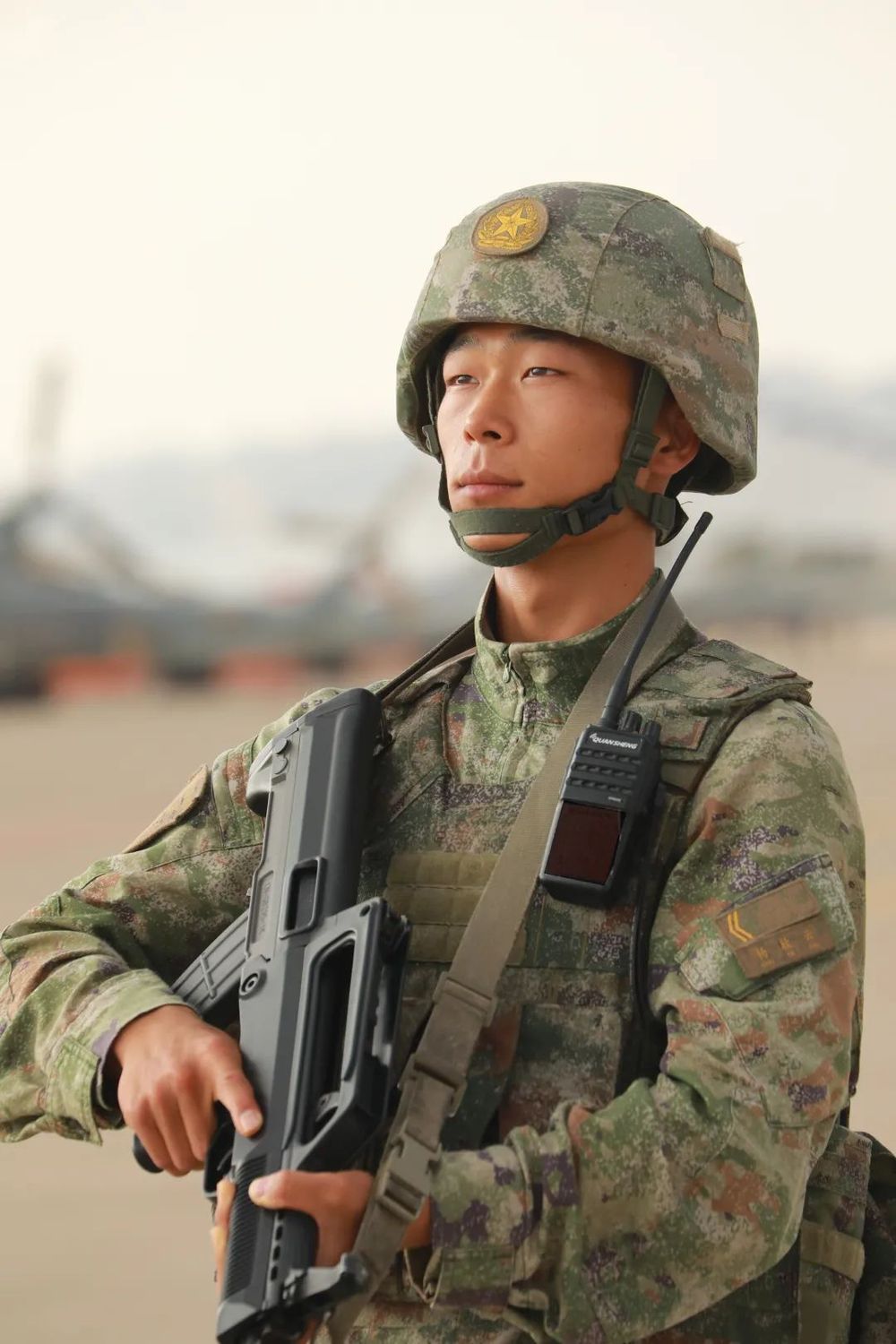 『最新軍裝揭秘，潮流與威嚴并存』