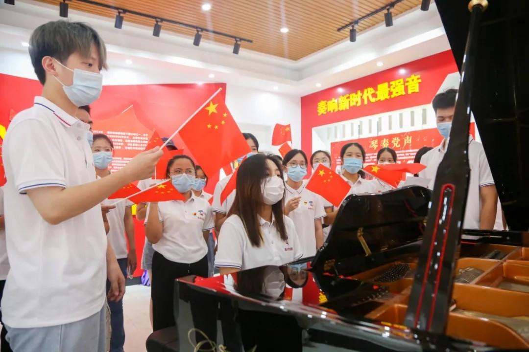 2025最新網(wǎng)絡(luò)紅歌，學(xué)習(xí)變化，自信成就未來，唱響勵(lì)志之歌的時(shí)代旋律